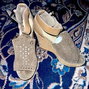 Marc Fisher Olive Wedges